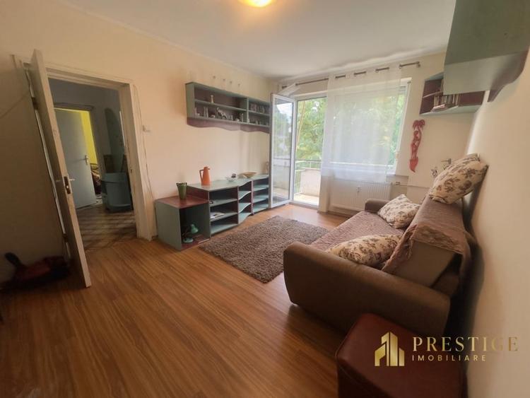 Apartament cu 3 camere semidecomandat, mobilat în Rogerius