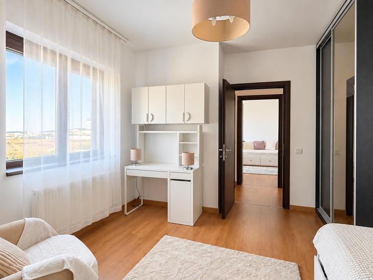 Apartament cu 4 camere semidecomandat, mobilat în Pipera