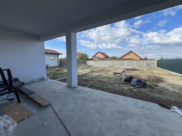 Duplex cu 4 camere cu Canalizare în Moșnița Nouă