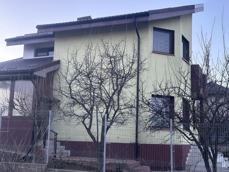 Casă individuală cu 4 camere cu Canalizare în Brănești