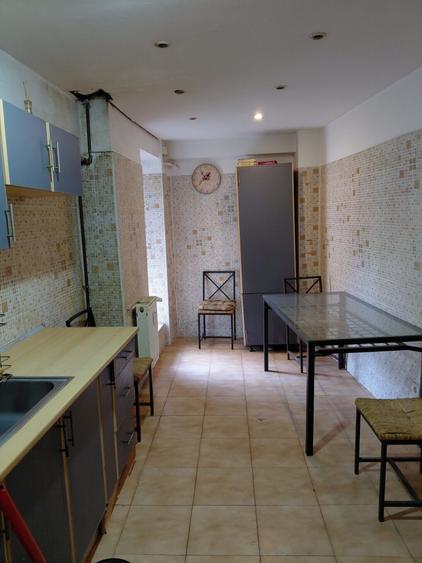 Apartament cu 3 camere decomandat în Sebastian
