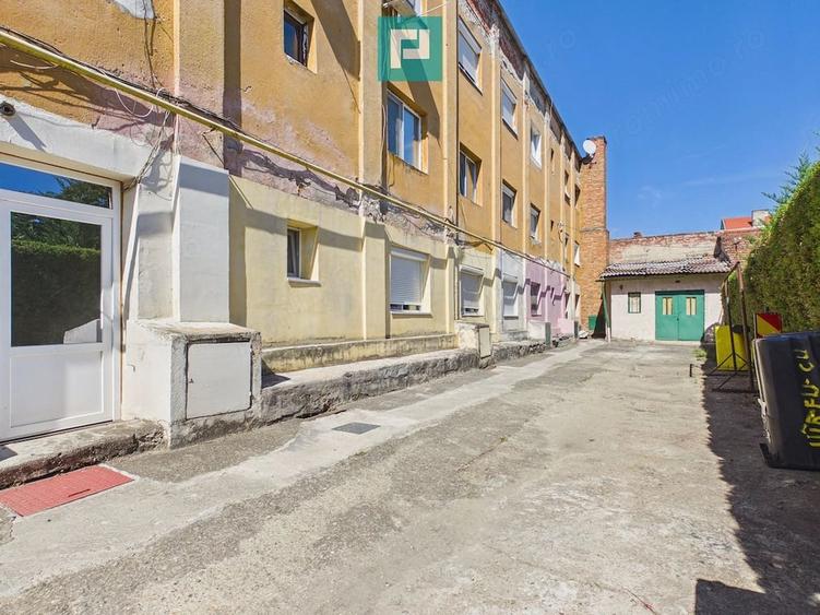Garsonieră decomandată în Central