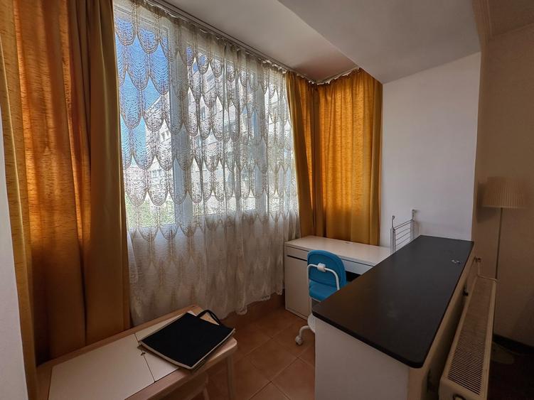 Garsonieră decomandată în Baba Novac