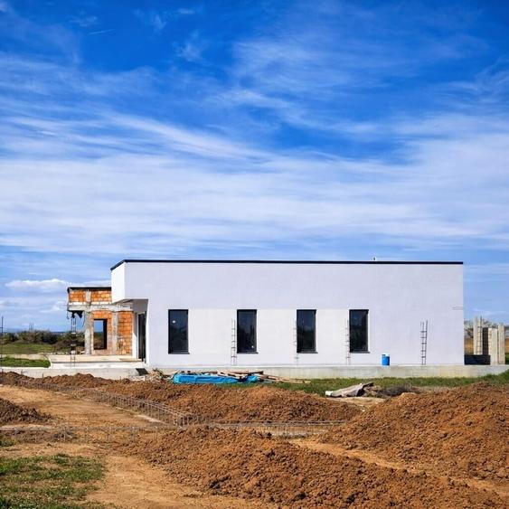 Casă cu 4 camere cu Teren 500 Mp în Corbeanca
