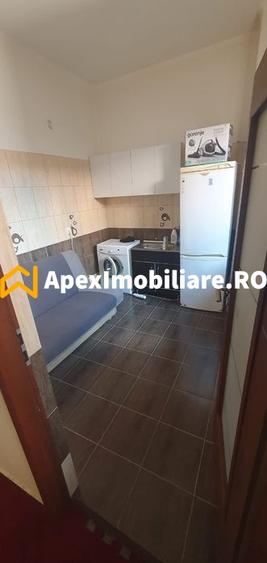 Casă individuală cu 7 camere cu Canalizare în Vitan Mall