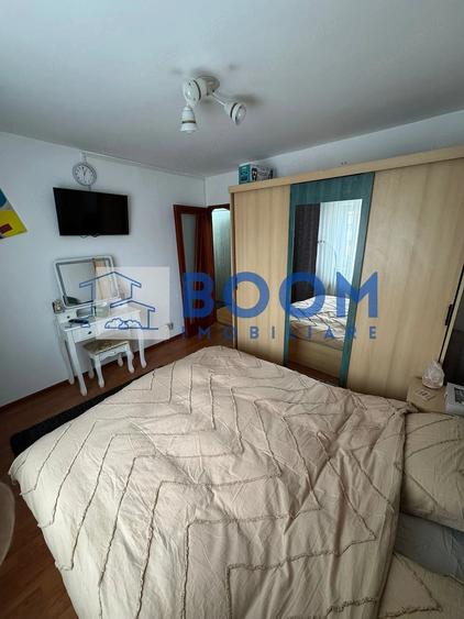 Apartament cu 3 camere decomandat în Căzănești (Râmnicu Vâlcea)