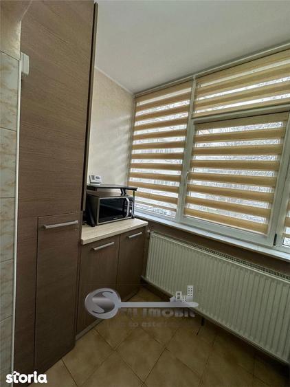 Apartament cu 3 camere decomandat, mobilat în Nicolina