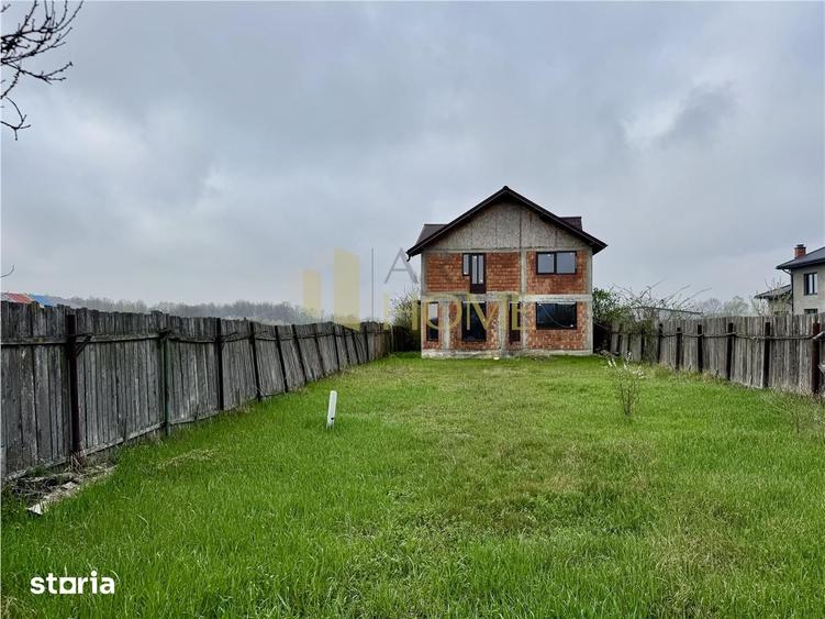 Casă cu 7 camere cu Teren 1200 Mp în Bărcănești