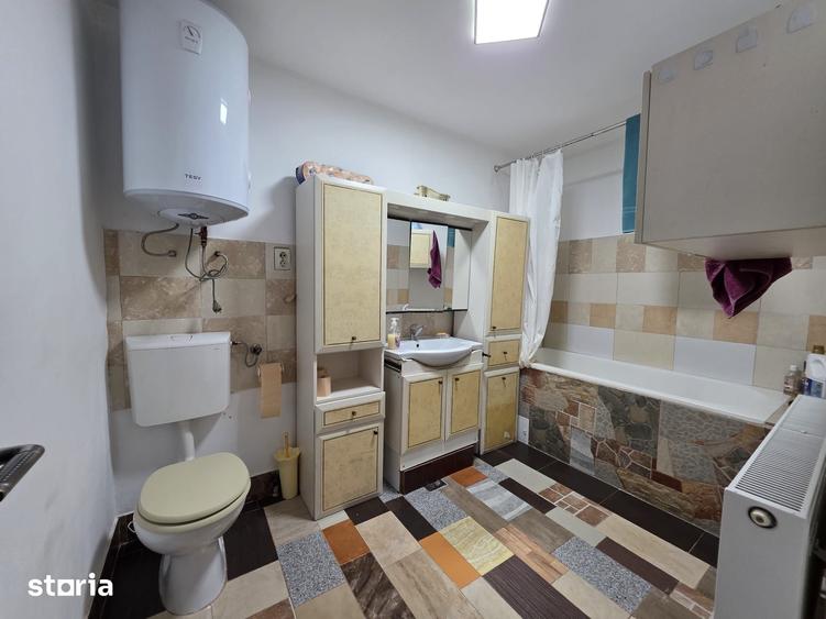 Casă cu 4 camere cu Teren 1600 Mp în Hărău