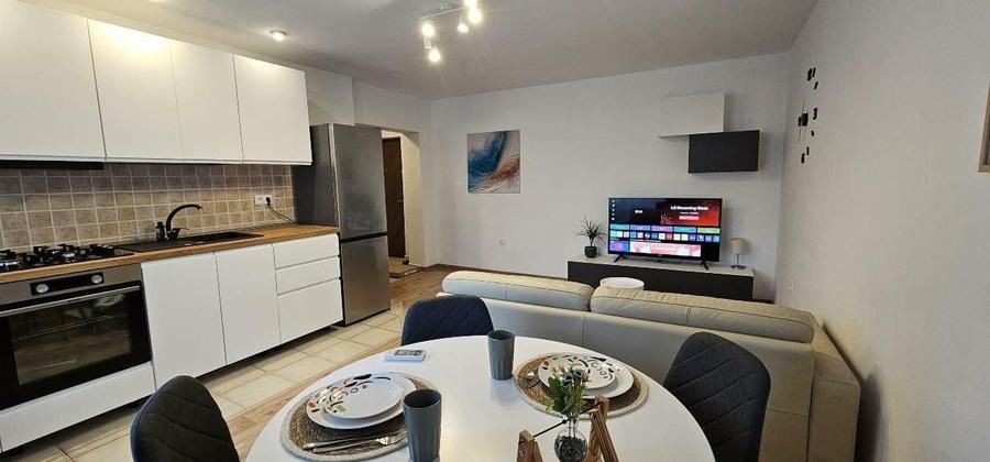 Apartament cu 2 camere decomandat, mobilat în Unirii