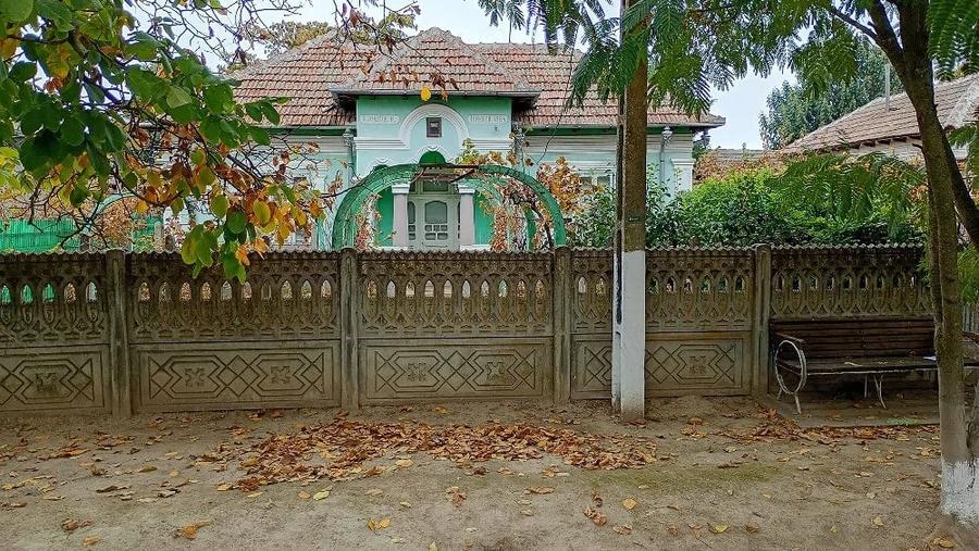 Casă cu Teren 5000 Mp în Grojdibodu