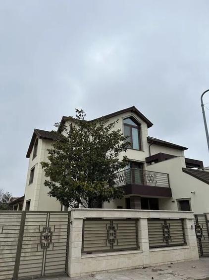 Casă individuală cu 10 camere cu Canalizare în Primo