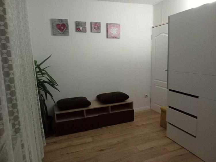 Apartament cu 3 camere decomandat în Florești