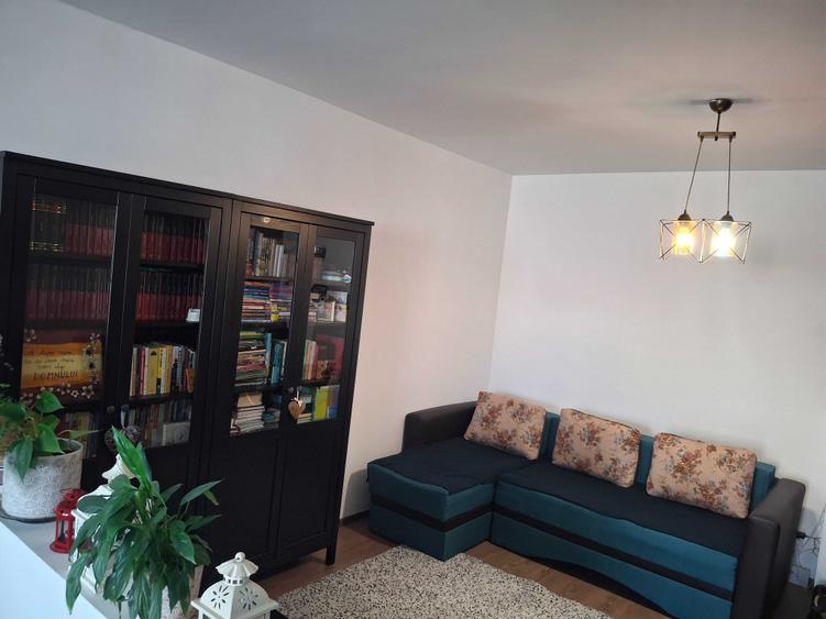 Apartament cu 2 camere semidecomandat în Florești