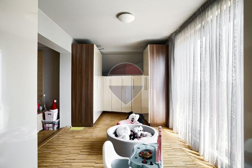 Casă individuală cu 7 camere cu Piscina în Nord