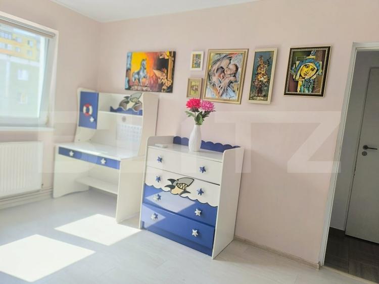 Apartament cu 2 camere semidecomandat, mobilat în Florilor