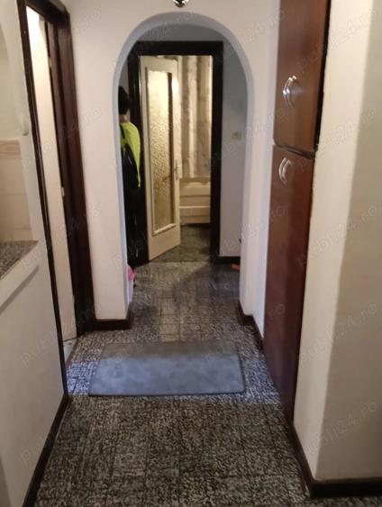 Apartament cu 4 camere semidecomandat în Dacia