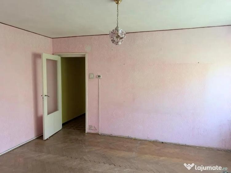 Apartament cu 2 camere nedecomandat în Central