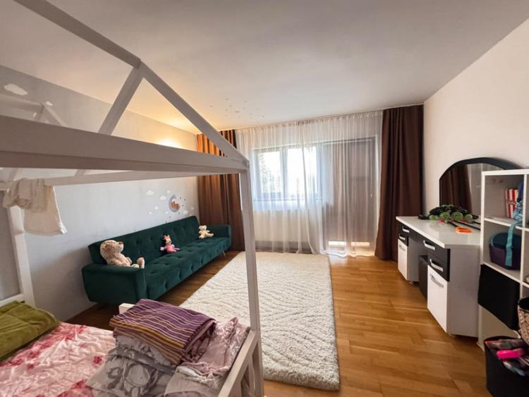 Casă cu 3 camere cu Teren 200 Mp în Palas