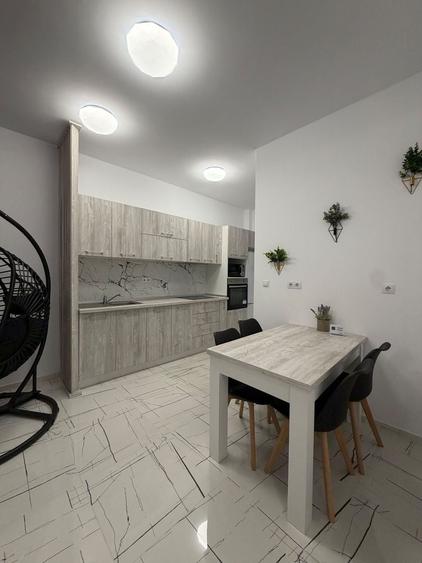 Apartament cu 2 camere decomandat, mobilat în Central