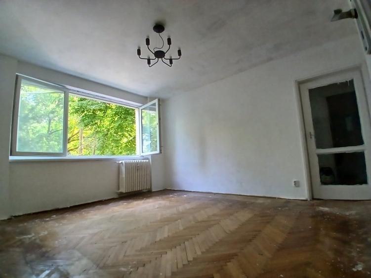 Apartament cu 3 camere semidecomandat în Ștefan cel Mare