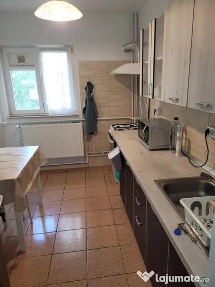 Apartament cu 3 camere decomandat în Aviației