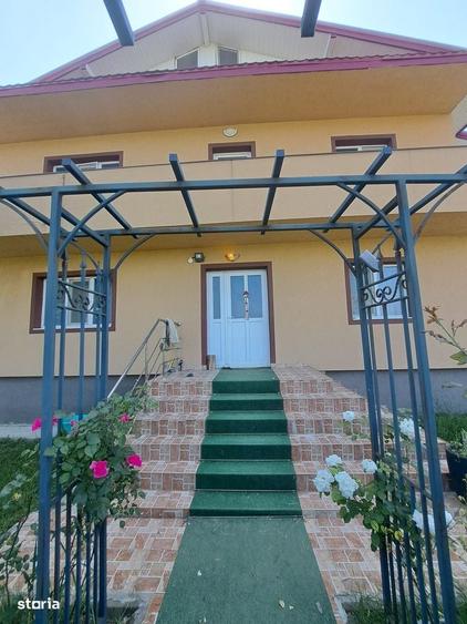 Casă cu 4 camere în Bucium