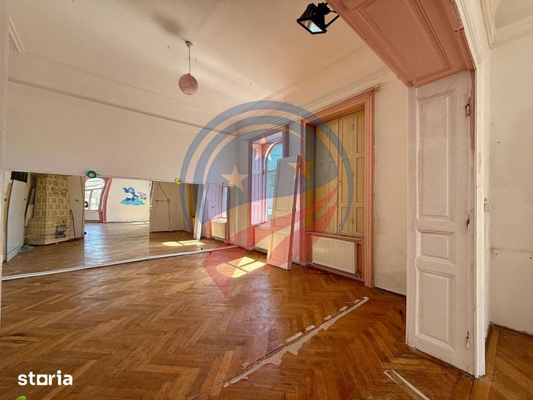 Casă cu 10 camere cu Teren 801 Mp în Ultracentral