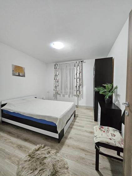 Apartament cu 2 camere semidecomandat, mobilat în Central