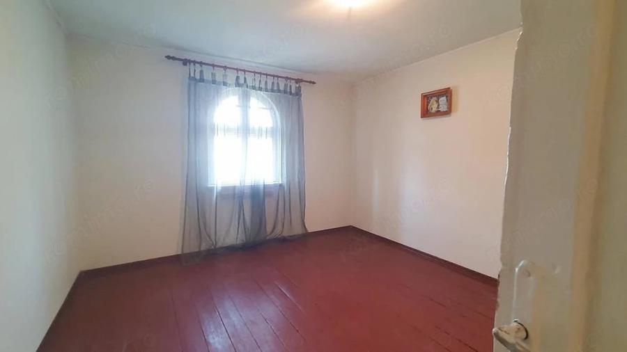 Casă cu 3 camere cu Teren 2101 Mp în Central