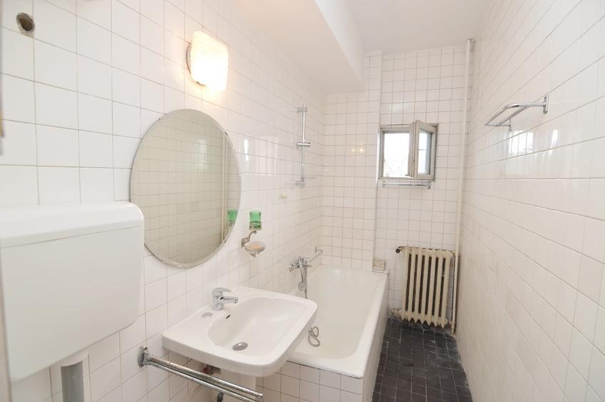 Apartament cu 4 camere semidecomandat în Cișmigiu