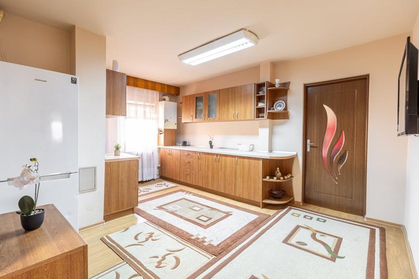 Apartament cu 3 camere decomandat, mobilat în Dumbrava 2