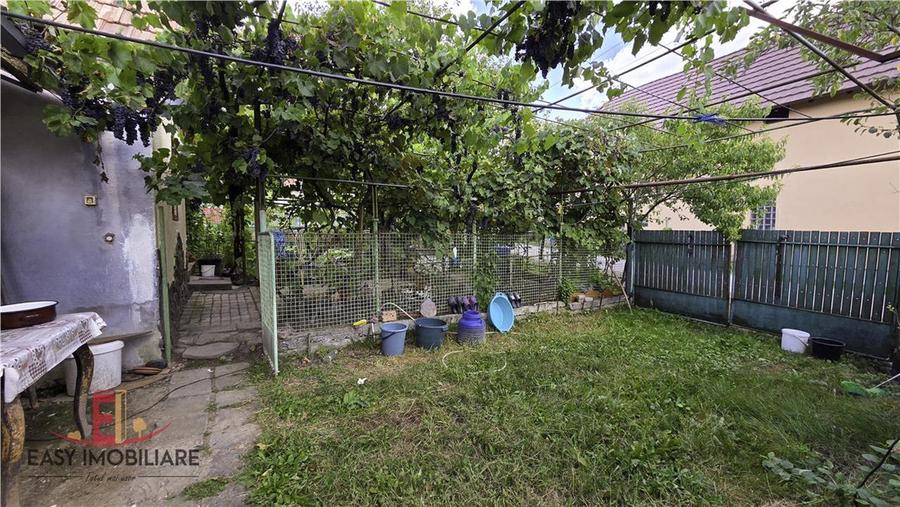 Casă cu 2 camere cu Teren 800 Mp în Acățari