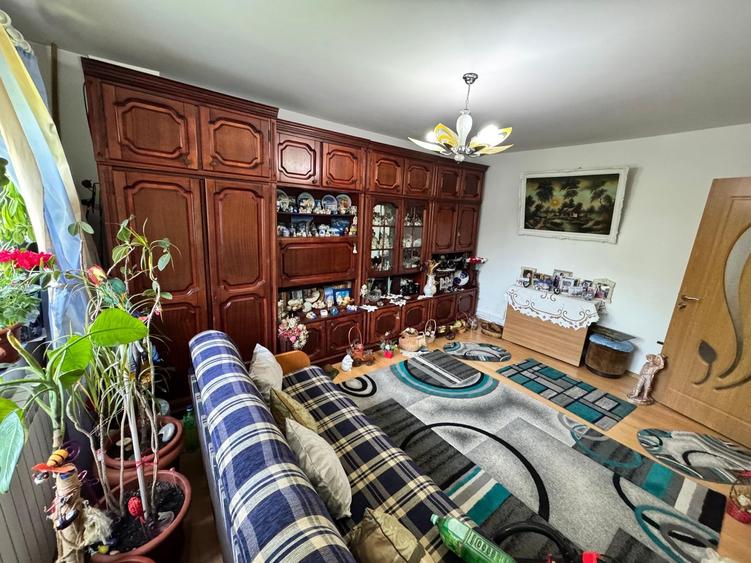 Apartament cu 4 camere decomandat, mobilat în CET