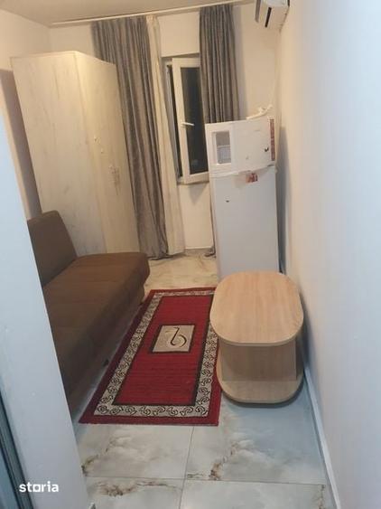 Garsonieră în Vest