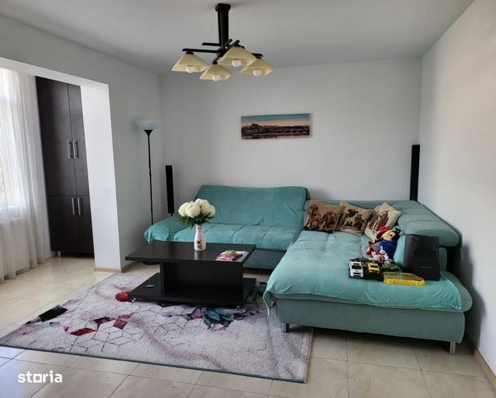 Apartament cu 4 camere decomandat în Calea București