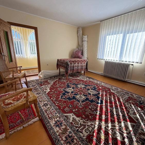 Casă cu 7 camere cu Teren 2000 Mp în Central