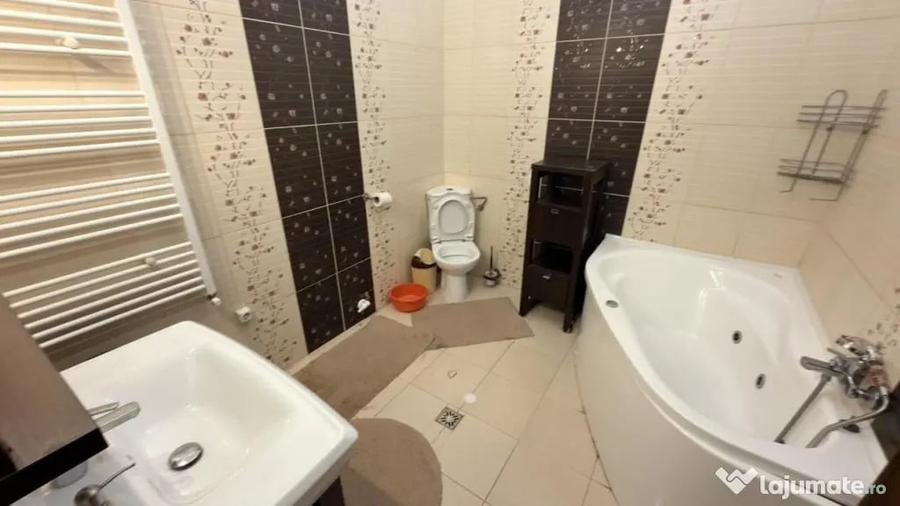 Apartament cu 3 camere decomandat în Calea Dumbrăvii