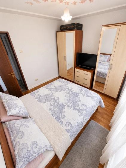 Apartament cu 3 camere decomandat în Micro 11