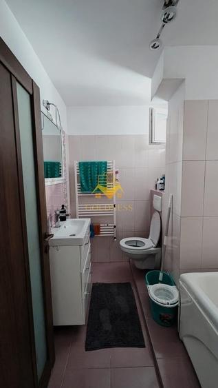 Apartament cu 3 camere semidecomandat în Central