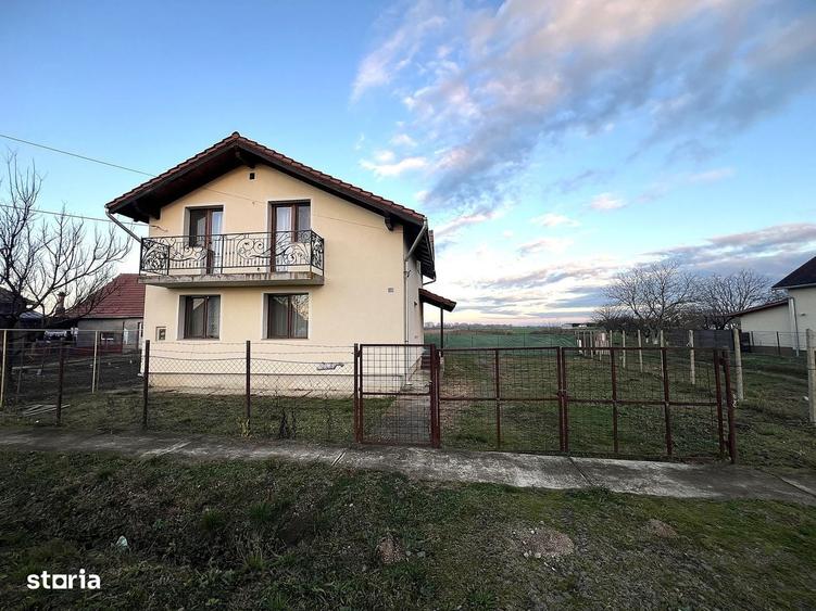 Casă cu 4 camere în Vetiș