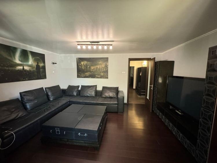 Apartament cu 3 camere decomandat, mobilat în Cornișa