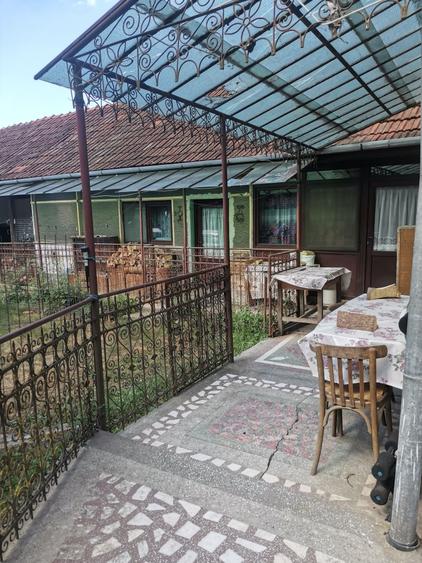 Casă cu 4 camere în Ionești