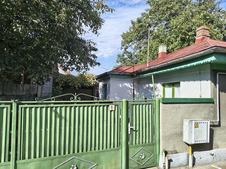 Casă cu 2 camere cu Teren 130 Mp în Ana Ipătescu
