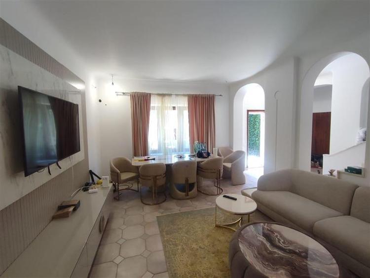 Casă cu 4 camere cu Teren 275 Mp în Tineretului