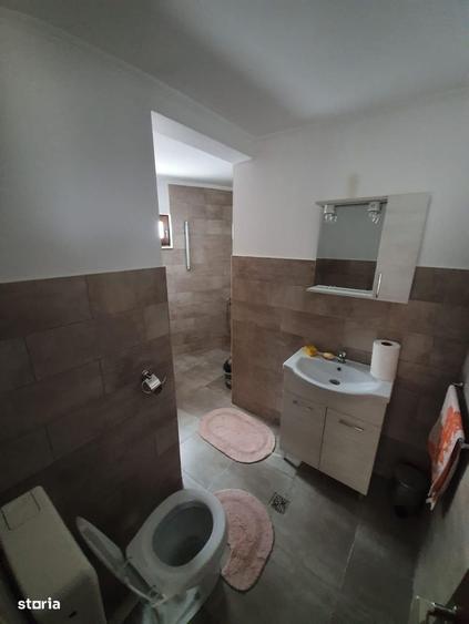Casă cu 4 camere în Vama