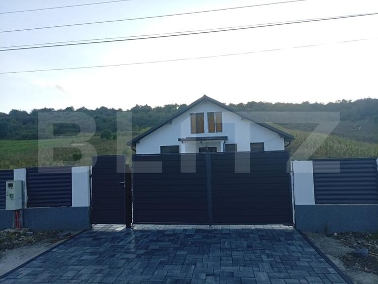 Casă individuală cu 3 camere cu Teren 1600 Mp în Exterior Sud