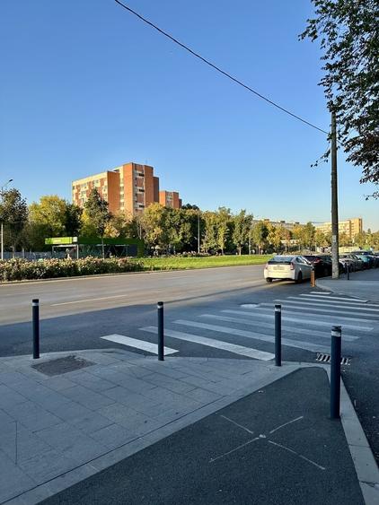 Apartament cu 4 camere decomandat în Drumul Taberei