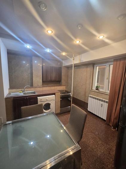Apartament cu 3 camere semidecomandat în Decebal
