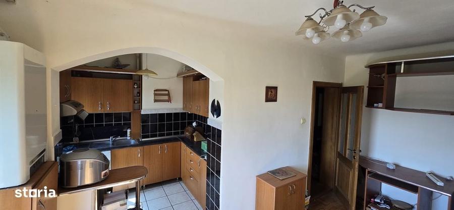 Apartament cu 3 camere semidecomandat în Central